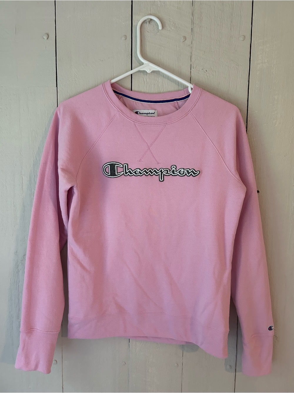 Champion Women’s Light Pink Crew Neck Sweatshirt
